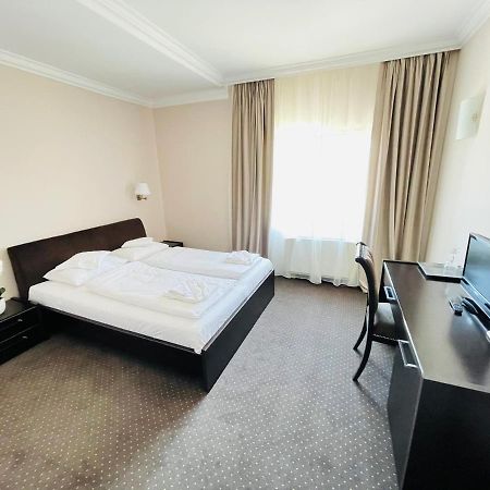 Hotel Opal Zilah Kültér fotó