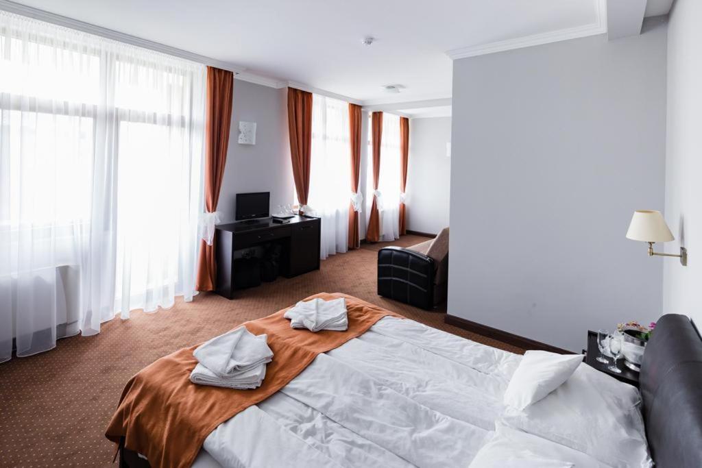 Hotel Opal Zilah Kültér fotó